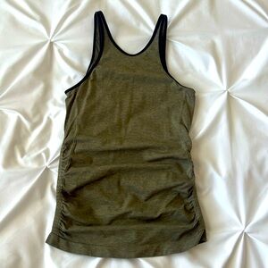 Lululemon 🍋 army green top